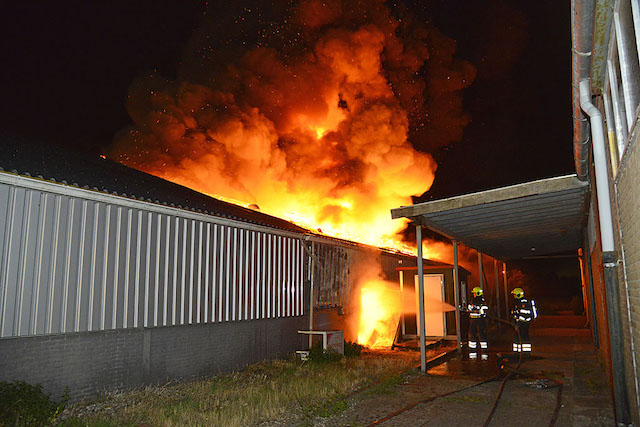 2017/156/20170802-04u29 GB 010 Zeer grote brand Schipholweg.jpg